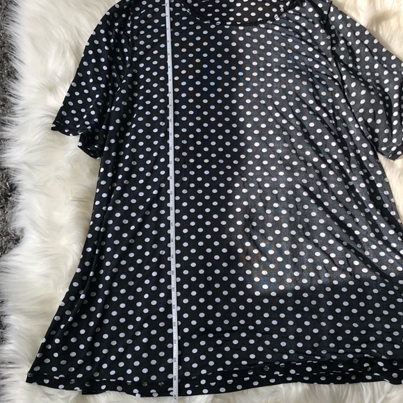 Large size lose fit polka dot blouse. - Picture 4 of 7